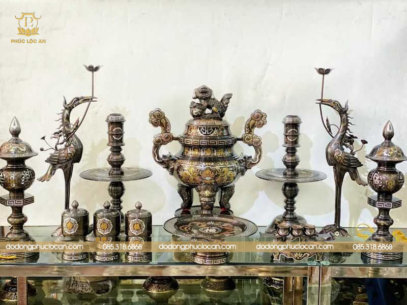 Bộ Đồ Thờ Đầy Đủ Bằng Đồng Đỏ Khảm Ngũ Sắc Cao 60cm