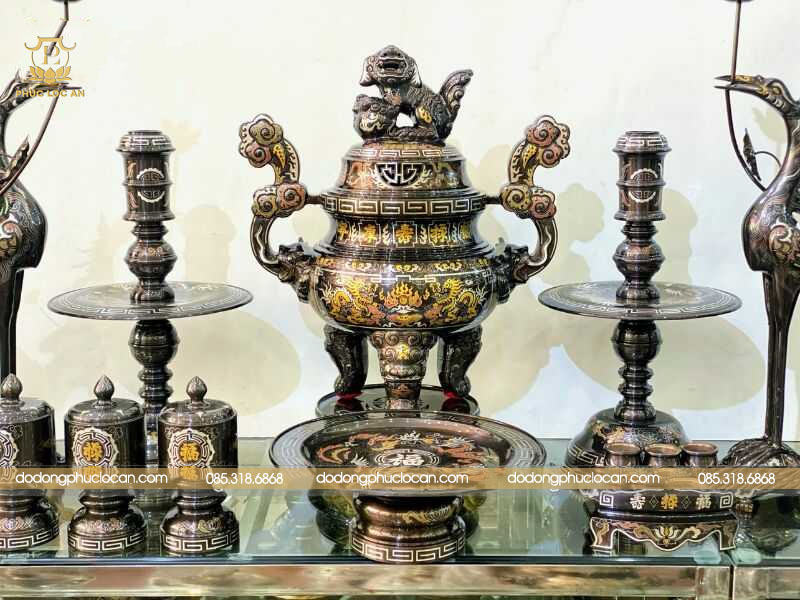 Bộ Đồ Thờ Đầy Đủ Bằng Đồng Đỏ Khảm Ngũ Sắc Cao 60cm