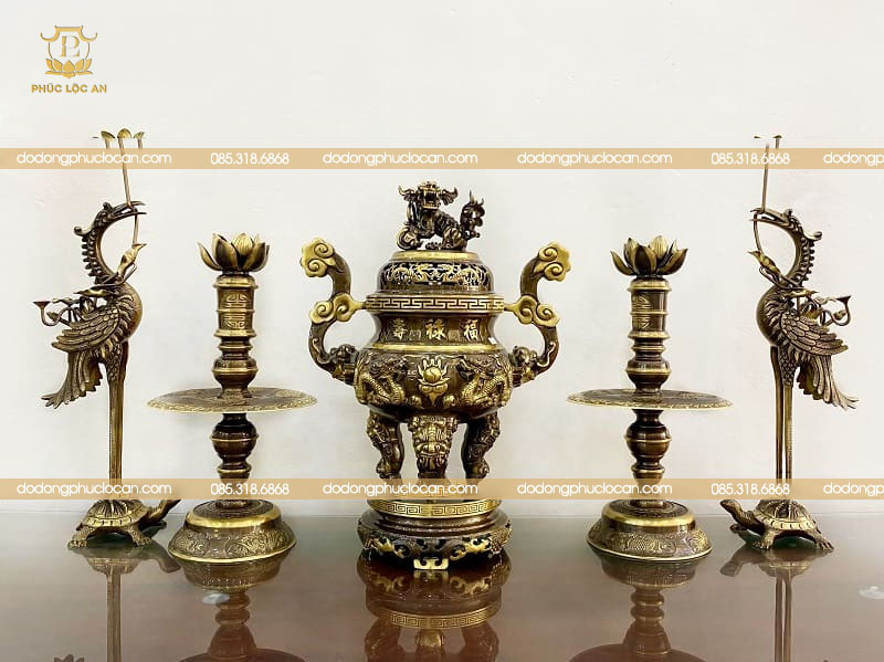Bộ Đồ Thờ Đầy Đủ Đồng Vàng Cạo Màu – Hoa Văn Rồng Cao 60cm