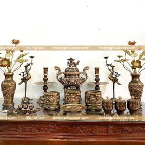 Bộ Đồ Thờ Đầy Đủ Đồng Đỏ Cạo Màu – Phớt Nỉ – Hoa Văn Rồng Cao 60cm