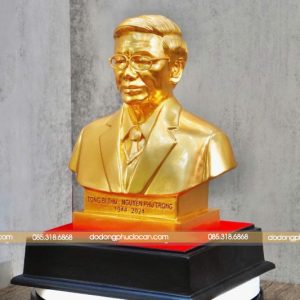 Tượng chân dung Tổng Bí Thư Nguyễn Phú Trọng bằng đồng dát vàng