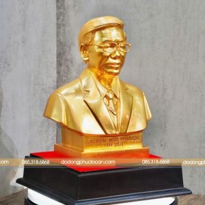 tuong chan dung tong bi thu nguyen phu trong bang dong dat vang 90 2