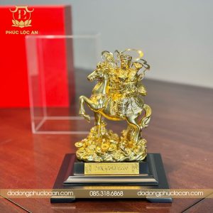 Alternative view of Tượng Thần Tài Cưỡi Ngựa Dát Vàng 24K – Chiêu Tài Đón Lộc, Công Danh Viên Mãn