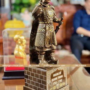 tuong vua quang trung bang dong 2