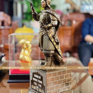 tuong vua quang trung bang dong 3